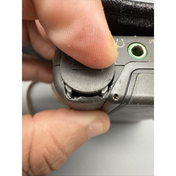 Sony ICF SW100 World Band Receiver FM AM LW SW SSB Radio w Case Manual - Picture 8 of 13